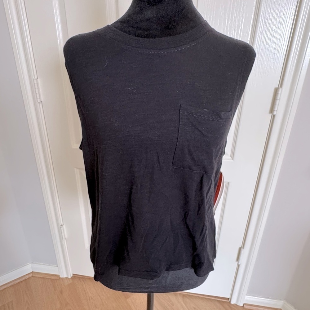 AQUA ATHLETICS BLOOMINGDALE'S Muscle Tee W Pocket in Heathered Black NWT